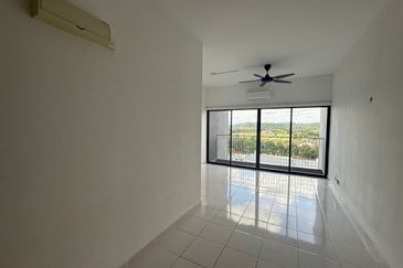 Lili Residensi 3bed 2bath Partially Furnished For Rent