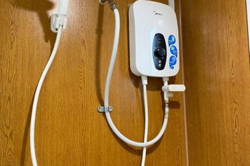 Lili residensi 3Bed 2Bath partially furnished for sale