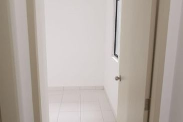 Lili residensi 3Bed 2Bath partially furnished for sale