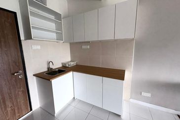 Lili Residensi Nilai 3bed 2bath Partially Furnished For Rent