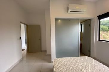 Lili Residensi Nilai 3bed 2bath Fully Furnished For Sale