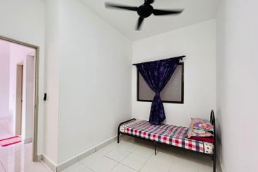 Lili Residensi Nilai 3bed 2bath Partially Furnished For Rent 