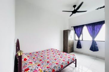 Lili Residensi Nilai 3bed 2bath Partially Furnished For Rent 
