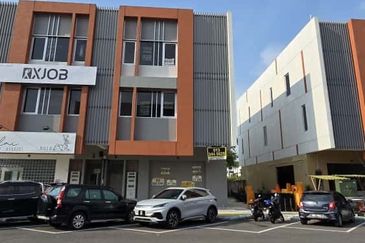 For Rent – Prime Corner Shop Lot at Uni Square, Dataran Universiti Nilai 