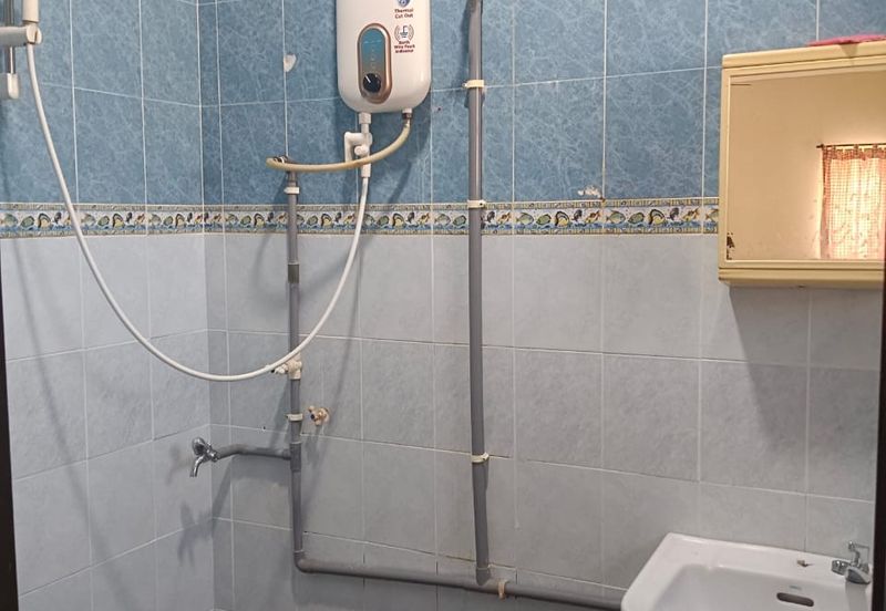 Taman Seremban Jaya 2Storey Corner Partially Furnished For Rent