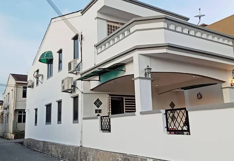 Taman Seremban Jaya 2Storey Corner Partially Furnished For Rent