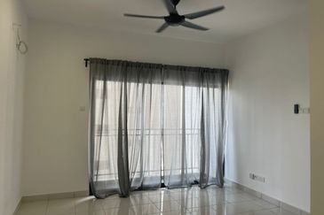 Youth City Nilai 2bed 2bath Condo Partially Furnished For Sale