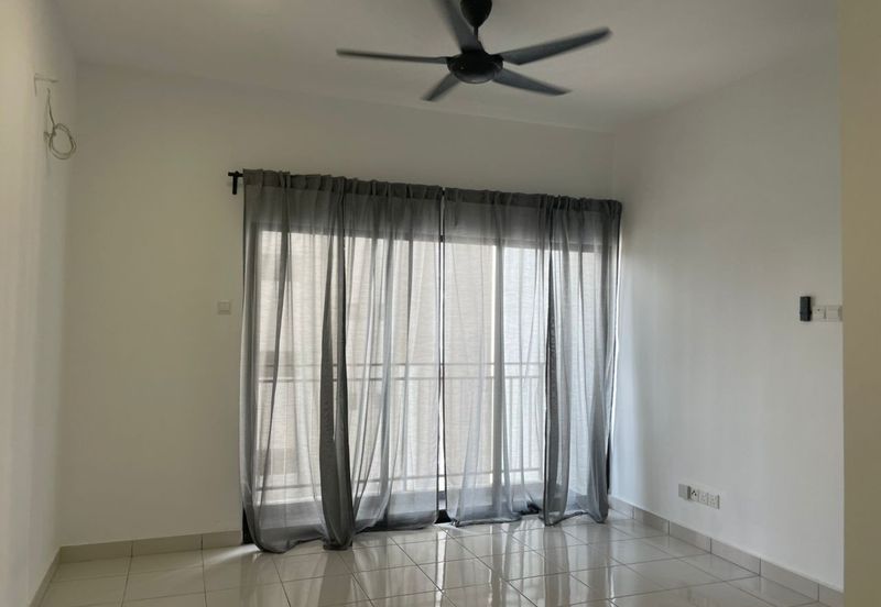Youth City Nilai 2bed 2bath Condo Partially Furnished For Sale