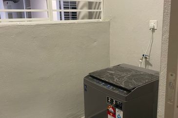 Youth City Nilai 2bed 2bath Condo Partially Furnished For Sale