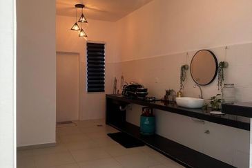 Bayu Sutera Sendayan Double Storey Partially Furnished For Rent