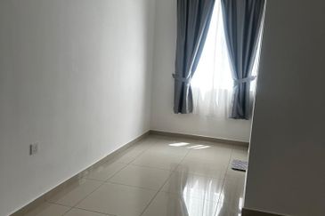 Bayu Sutera Sendayan Double Storey Partially Furnished For Rent