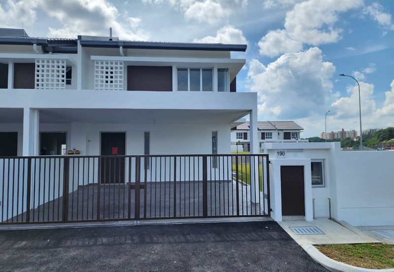 Emilia Nilai Impian 2 storey Corner Lot Partially Furnished For Rent