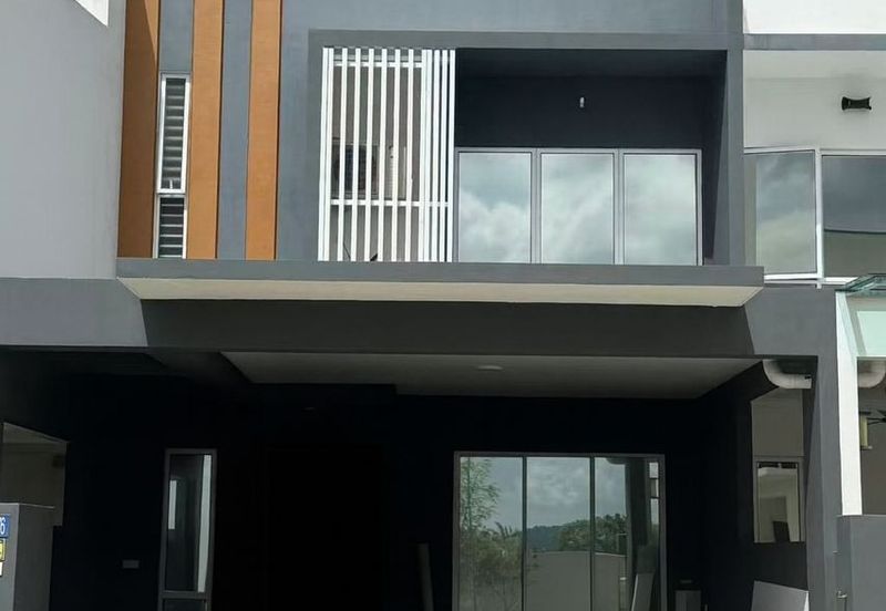 Ara Sendayan Double Storey 4Bed 3Bath Fully Furnished For Rent