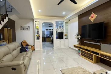 FULLY Furnish Mekar Ainsdale For Sale 4B4BR