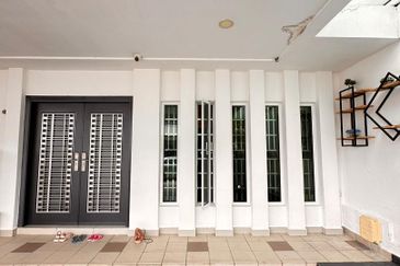 FULLY Furnish Mekar Ainsdale For Sale 4B4BR