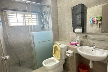 FULLY Furnish Mekar Ainsdale For Sale 4B4BR