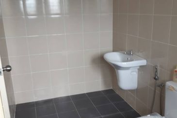 Taman Warisan Puteri Sikamat 4B3BR For SALE