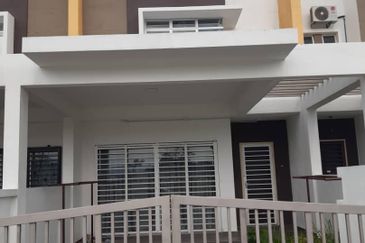 Taman Warisan Puteri Sikamat 4B3BR For SALE