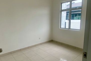 Rimbun Aman 1Storey Cornerlot 3B2BR For SALE