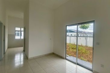 Rimbun Aman 1Storey Cornerlot 3B2BR For SALE