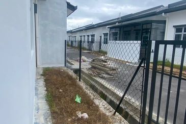 Rimbun Aman 1Storey Cornerlot 3B2BR For SALE