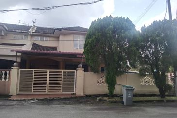 Yoon Lian Baru Rasah SemiD Cornerlot 5B3BR For SALE