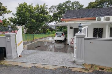 Taman Lian Rasah Bungalow 5B3BR For SALE