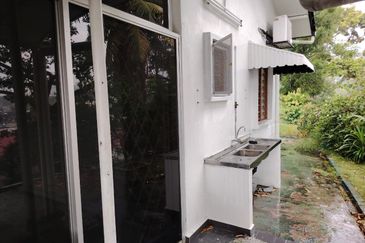 Taman Lian Rasah Bungalow 5B3BR For SALE