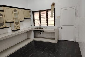 Taman Lian Rasah Bungalow 5B3BR For SALE
