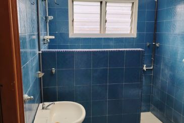 Taman Lian Rasah Bungalow 5B3BR For SALE