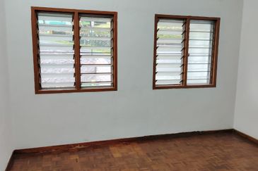 Taman Lian Rasah Bungalow 5B3BR For SALE