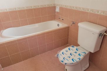 Rasah Kemayan Bungalow 5B4BR For SALE