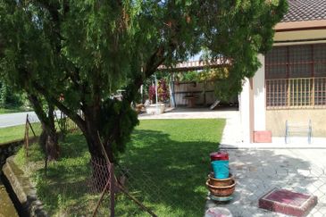 Permai 1Storey Terrace Cornerlot 3B2BR For Sale