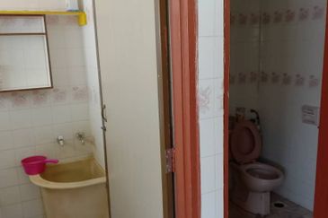 Permai 1Storey Terrace Cornerlot 3B2BR For Sale