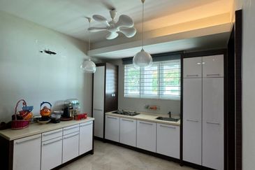 Lake Heights Seremban SemiD Corner 6B5BR Below Market Value For SALE