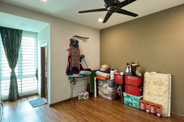 Lake Heights Seremban SemiD Corner 6B5BR Below Market Value For SALE