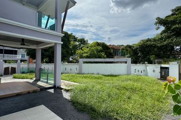 Lake Heights Seremban SemiD Corner 6B5BR Below Market Value For SALE