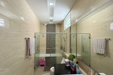 Lake Heights Seremban SemiD Corner 6B5BR Below Market Value For SALE