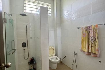 Lake Heights Seremban SemiD Corner 6B5BR Below Market Value For SALE