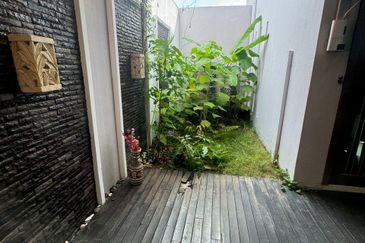 Lake Heights Seremban SemiD Corner 6B5BR Below Market Value For SALE