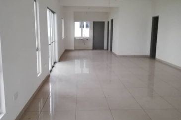 Santana Saujana Tropika Seremban 2Storey Terrace Corner 3B2BR For SALE