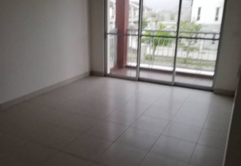 Santana Saujana Tropika Seremban 2Storey Terrace Corner 3B2BR For SALE