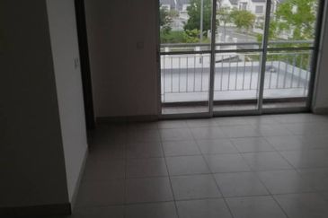 Santana Saujana Tropika Seremban 2Storey Terrace Corner 3B2BR For SALE