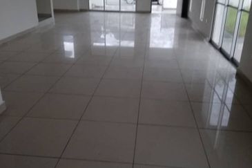 Santana Saujana Tropika Seremban 2Storey Terrace Corner 3B2BR For SALE