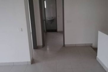 Santana Saujana Tropika Seremban 2Storey Terrace Corner 3B2BR For SALE
