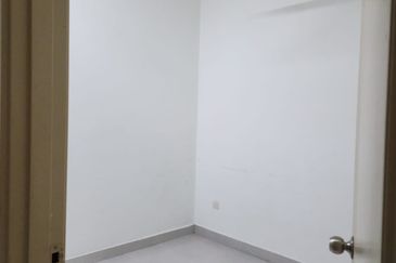 Summer saujana indah seremban 2storey terrace 4b3br for rent