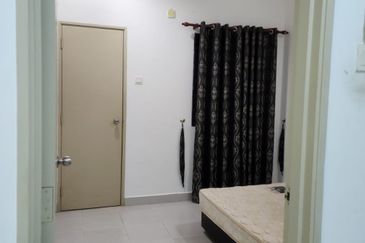 Summer saujana indah seremban 2storey terrace 4b3br for rent