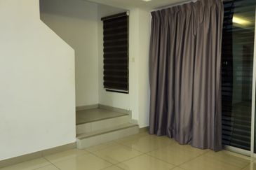 Summer saujana indah seremban 2storey terrace 4b3br for rent