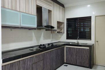 Summer saujana indah seremban 2storey terrace 4b3br for rent