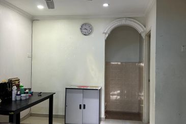 Mantin nilai 2-storey fully renovated below market value 20x70 limited unit